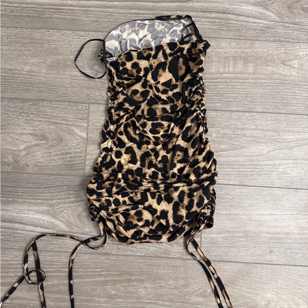 Leopard print ruched strapless bandeau mini dress with adjustable tie straps - Picture 4 of 4